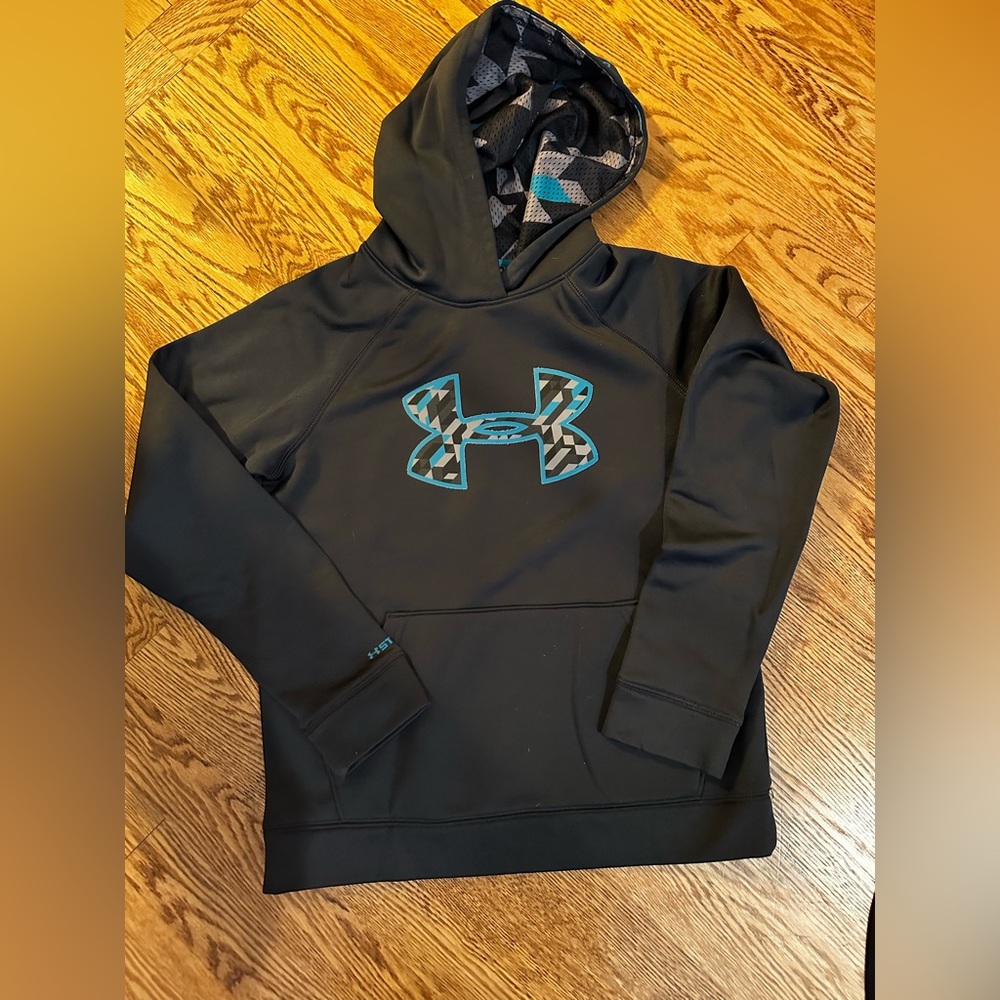 Under Armour hooded sweatshirt. Boys size youth medium